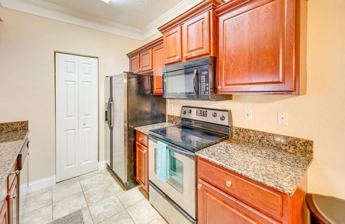 Gateway Condo | Fort Myers Condo w/ Screened Patio & Pool Access!