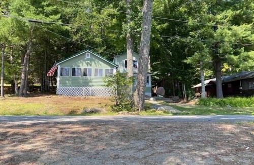 Kents Hill Cabin | Quaint & rustic 2-bedroom camp on Echo Laken