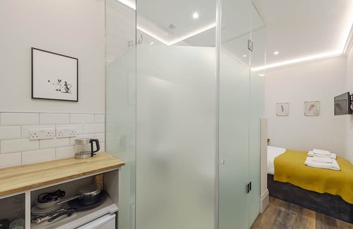 Campden Apartment | Small Kensington Studio, 5 mins to Kensington Palace & 10 mins to Portobello Rd