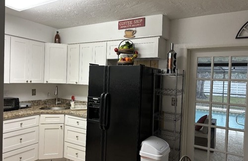 Fruitville House | 9 miles to beaches. Screened and heated pool. 3 miles to NATHAN BENDERSON PARK.