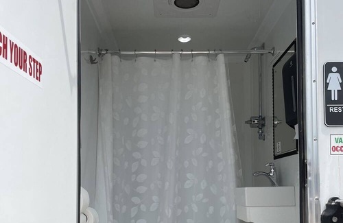 Sandusky Boat Rental | Escape on the Water-Tiny Houseboat @ SoLSTAY Resort