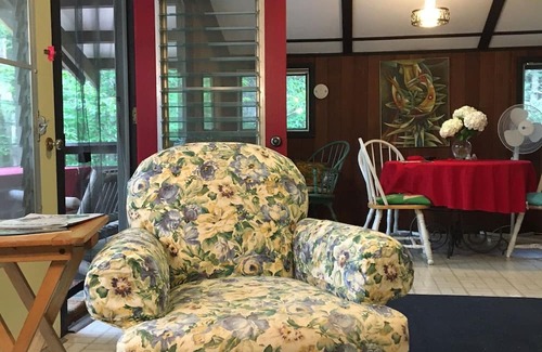 Phoenicia Cottage | IMMERSE YOURSELF IN NATURE PET FRIENDLY FISH FROM YOUR FRONT DOOR