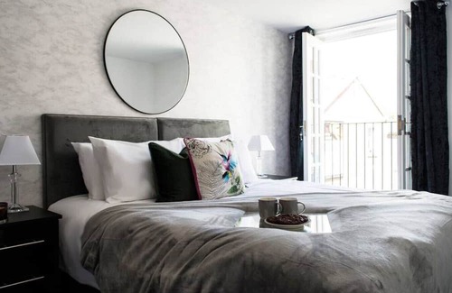 Leamington Spa Apartment | 2 Bedroom Apt Leamington Spa Hosted By Golden Key
