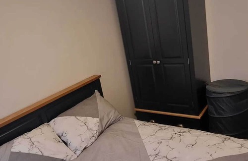 Stoke-on-Trent Apartment | Beautiful 'n' Cosy City Center Stylish experience centrally-located home