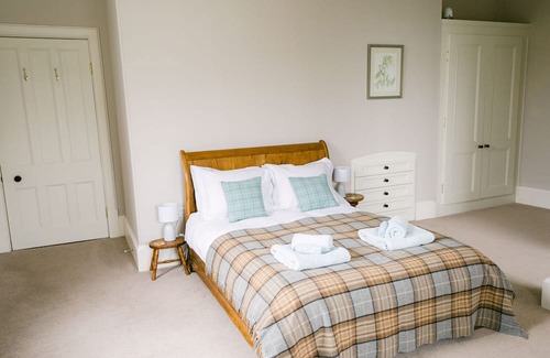 Littleham Apartment | Buck Suite, comfortable, stylish 2-bedroom family apt within a stately home
