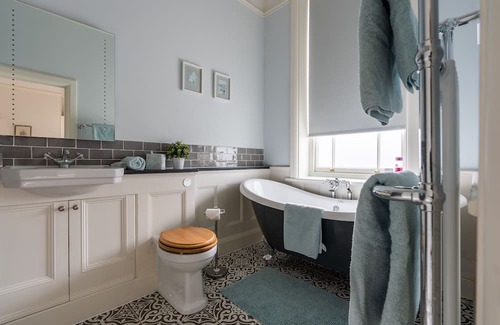 Littleham Apartment | Buck Suite, comfortable, stylish 2-bedroom family apt within a stately home