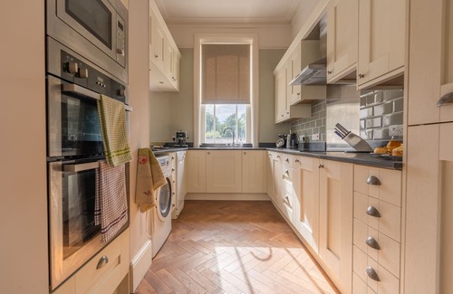 Littleham Apartment | Buck Suite, comfortable, stylish 2-bedroom family apt within a stately home