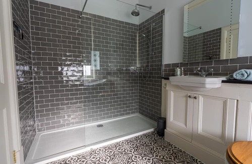 Littleham Apartment | Buck Suite, comfortable, stylish 2-bedroom family apt within a stately home