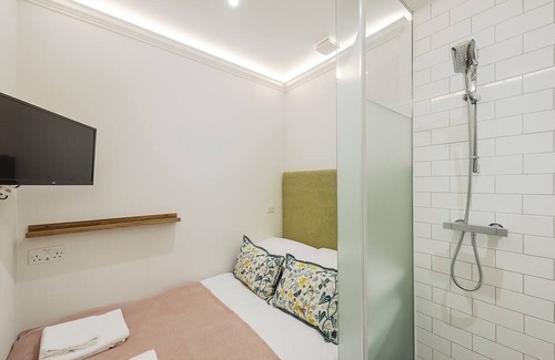Campden Apartment | Tiny Kensington Studio, 5 mins to Kensington Palace & 10 mins to Portobello Rd