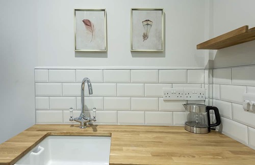 Campden Apartment | Small Kensington Studio, 5 mins to Kensington Palace & 10 mins to Portobello Rd