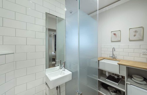 Campden Apartment | Small Kensington Studio, 5 mins to Kensington Palace & 10 mins to Portobello Rd