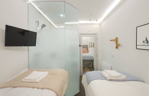 Campden Apartment | Twin bed Kensington Studio, 5mins to Kensington Palace & 10mins to Portobello Rd