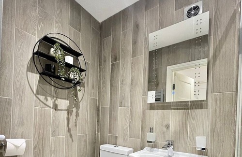 Ealing Apartment | High-Spec Apartment in London - Sleeps 4