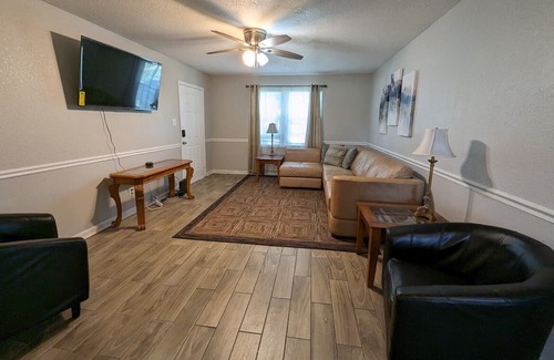 Northside House | Amazing park beds 3/ fast Wi-Fi /pets ok