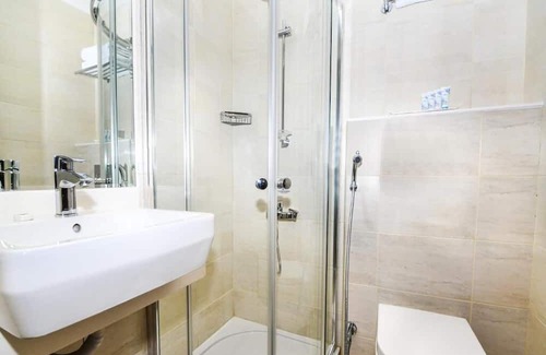 Al Seer Apartment | Classic Room Near by RAK Expo Centre