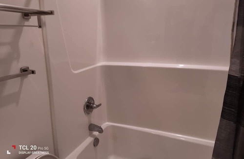 Saanich Bed & Breakfast | Sweet House b & b on uptown of Victoria Room 2. (Saanich licence No:18707)