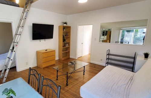 Western Addition Apartment | Loft Apt with high ceiling in the center of SF. Pet-Friendly!