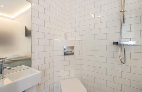 Campden Apartment | Twin bed Kensington Studio, 5mins to Kensington Palace & 10mins to Portobello Rd
