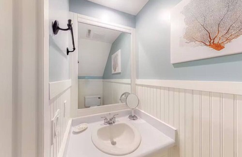 Hilton Head Island House | Hilton Head Townhouse - Walk to Beach, Restaurants & All Your Island Needs!