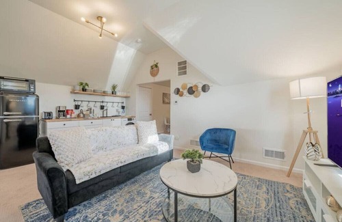 Brewers Hill Apartment | Modern 2BR Gem: Stylish Retreat