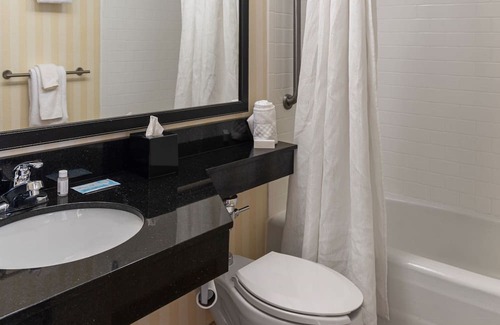 Sharonville Hotel | Chester Inn & Suites