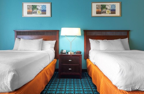 Sharonville Hotel | Chester Inn & Suites