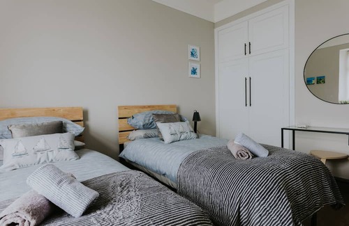 Newcastle Apartment | Modern, newly refurbished apartment with fabulous sea view!