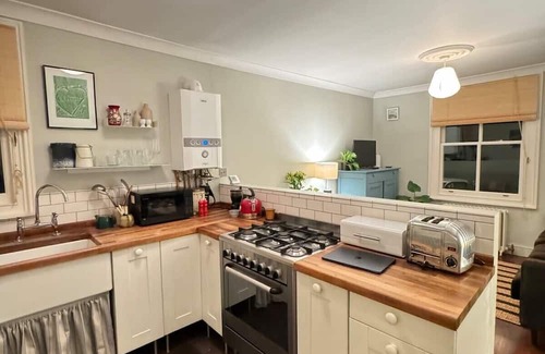 Dalgarno Apartment | Cosy & Charming 1BD Flat — Kensal Rise, London!