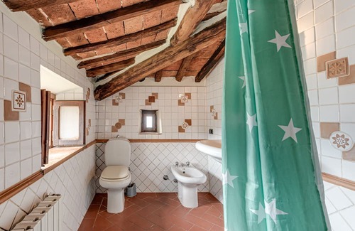 Pistoia House | Holiday Home 'Casetta Rossa Di Forra Al Pitta' with Mountain View, Private Garden and Wi-Fi