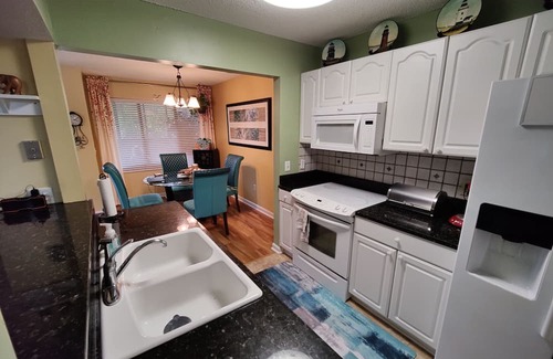 Hanahan House | Beautiful Townhome with 2 Master Suites