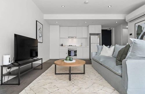 Richmond Apartment | Modern 1 Bed Premium Escape - Walk to the MCG