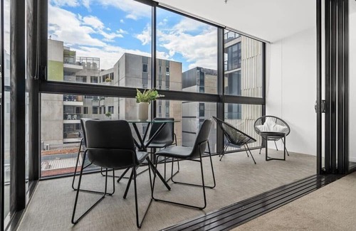 Richmond Apartment | Modern 1 Bed Premium Escape - Walk to the MCG