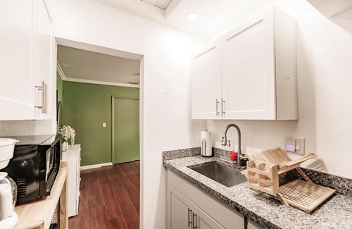 Downtown Hollywood Apartment | Bnb Hyperion: Chic 1BR Haven in Hollywood