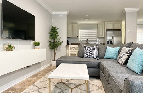 Placentia House | ☆NEW☆Luxuriously Modern Disneyland Getaway 4BR/3BA