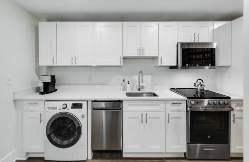 Center City East Apartment | Sosuite | 1BR Loft w W/D, Gym, Lounge