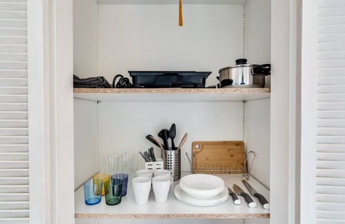 Madeira Apartment | Cozy Post Modern Art House
