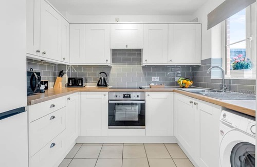 Brackley House | 3-bed House in Brackley* Contractors *Relocations
