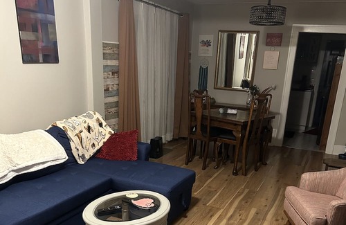 Mishawaka House | Cozy "pet-friendly" quiet, close to Notre Dame, and in a very safe location.