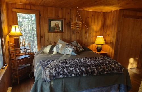 Traverse City House | Comfy Cabin with Private Beach on Old Mission Peninsula, minutes from wineries!