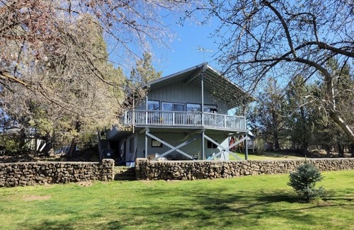 Bend House | Bend beauty on 2 private acres. Just minutes from parks and downtown.