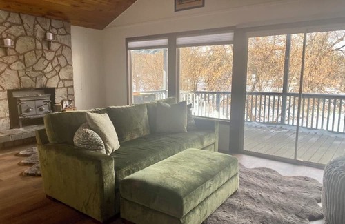 Bend House | Bend beauty on 2 private acres. Just minutes from parks and downtown.