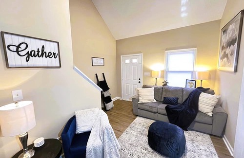 Woodcrest House | 5 minutes to Downtown - Cozy getaway