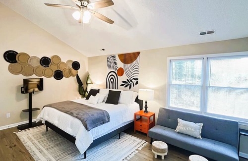 Woodcrest House | 5 minutes to Downtown - Cozy getaway