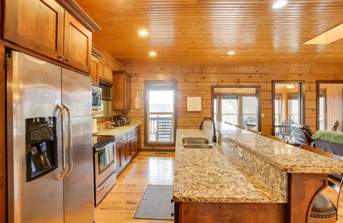 Celina Cabin | Peaceful Celina Cabin w/ Hot Tub & Lake View!
