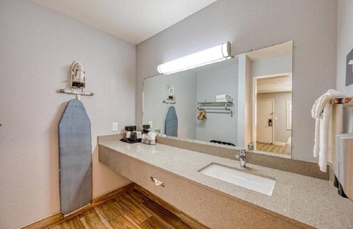 San Luis Obispo House | Non-Smoking 2 Queen Beds