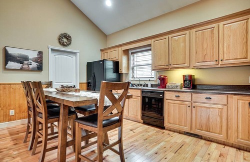 Hiawassee Cabin | Hidden Hiawassee Retreat w/ Hot Tub & Game Room!