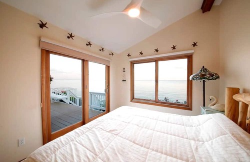 Lusby Cabin | Private beach!! Horizon views of the Chesapeake Bay!! Quaint updated log cabin!!
