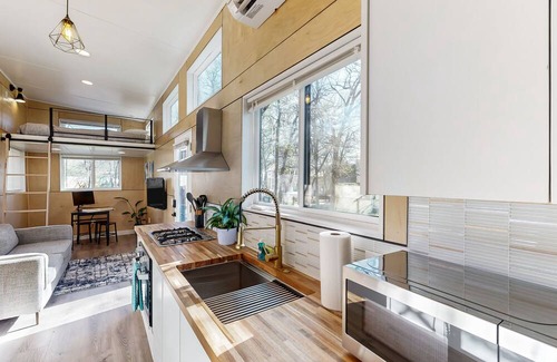 Manor House | Darling Texas tiny home with a kitchenette, washer/dryer, & AC