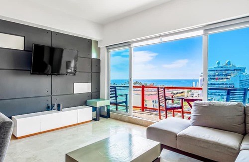 Palmar de Aramara Condo | 8th-floor ocean-view condo with balcony, outdoor pool, gym, washer/dryer, & AC