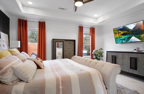 Lowell House | Urban Social : Backyard Paradise & Central to NWA